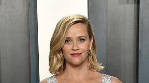 Laura jeanne reese witherspoon was born on march 22, 1976 in new orleans, louisiana to betty witherspoon, a registered nurse & john draper witherspoon, a military surgeon. Reese Witherspoon Postet Coolen Schnappschuss Aus Den 90ern Promiflash De