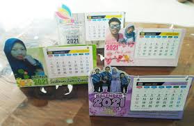 Desain kalender duduk 2021 dengan coreldraw free cdr desain kalender dinding 2021 12 bulan photoshop free psd untuk ukuran kalender duduk 2021 ini 21 x 15 dalam satuan centimeter. Template Desain Kalender Duduk 2021 Custom Unik Coreldraw Free Cdr Tutoriduan Com