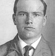 Alex Farrington's Instagram, Twitter & Facebook