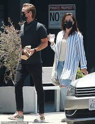 Bud grant was born on may 20, 1927, in superior, wisconsin, to harry peter sr. Sophia Bush Goes Casual In Ripped Jeans For Lunch Date With New Man Grant Hughes Daily Mail Online