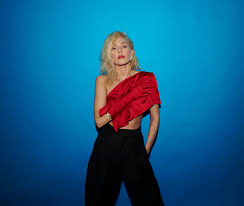 טאמטה (he) cantante griega (es); H Tamta Se Nea Die8nh Synergasia Me Ton Israhlino Super Star Stephane Legar