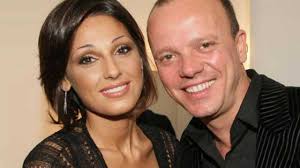 Sembrerebbe ormai archiviata la storia d'amore tra anna tatangelo e gigi d'alessio, il cantante napoletano nei giorni scorsi sarebbe stato avvistato in dolce compagnia. Anna Tatangelo E Gigi D Alessio Crisi Bis Perche Si Sono Lasciati Anni Fa