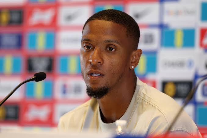 إزري كونسا في طريقه إلى آرسنال