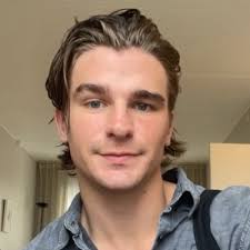 För lite mer än två år sen spenderade jag en helt vanlig tisdagskväll  tillsammans med mina två bästa kompisar, Viggo och Josef.