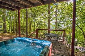 With awesome attractions, excellent shopping, and delicious restaurants, it is clear why so many vacationers choose to visit the smokies. 4 Bedroom Cabins In Gatlinburg Mountain Rentals Of Gatlinburg