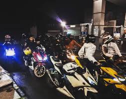 Gambar orang hormat ke bendera merah putih hd download now sebelum m. Pin Oleh Andrea Safitri Di Tempat Untuk Dikunjungi Motor Latar Belakang Bahan Bakar