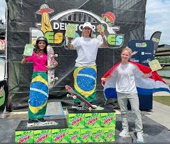 Born in empress, in maranhão, rayssa leal, who is only 13 years old, is the youngest personality in the brazil to compete in the olympics. Pamela Rosa E Rayssa Leal Garantem Dobradinha Para O Brasil No Dew Tour Nos Eua