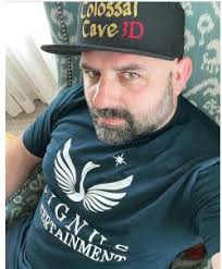 Roberta Vaughan (@doll8parts)