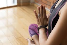 Valikus on 15€, 65€ ja 100€. Namaste Eine Grussformel Mit Tiefsinniger Bedeutung