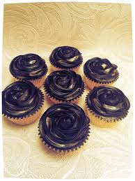 Black And Gold Cupcakes Pinterest Black Gold Rose Swirl Cupcakes Gold Cupcakes Swirl Cupcakes Black Cupcakes