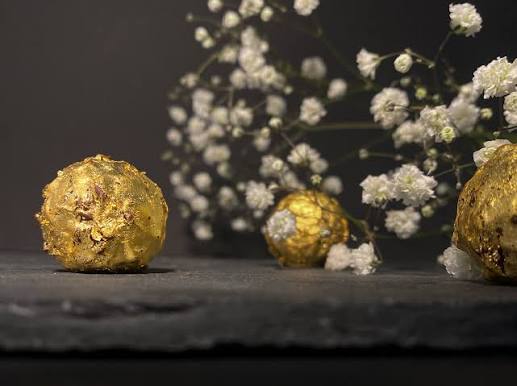 DeLafée - Delafée's 24 karat gold chocolates: where indulgence meets  elegance. Secure your purchase today and delight someone special. | Facebook