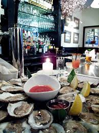 Two Dozen Blue Points 24 At The Bar Bar A Huitres Huitres Coquilles D Huitres