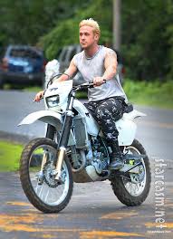 You'd think the last thing a director would want to do when making a ryan gosling movie is to mess up gosling's perfect mug. Ryan Gosling Blonde With Face Tattoo On Set Of New Film Starcasm Net