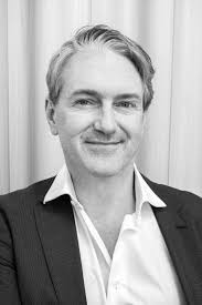 A Leading Expert — DR BENJAMIN BURT