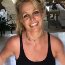 New britney spears merchandise available now! Britni Spirs Vnov Napugala Fanatov Strannym Tancem V Korotkom Tope Yavleniya Cennosti Lenta Ru