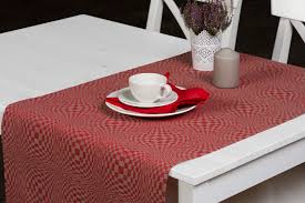 Chaque jour de la semaine, du lundi au vendredi de 9 h à 18 h, un interlocuteur est disponible au +33 (0)1 83 64 91 05 pour informer. Chemin De Table Lin Coton Rouge En Design En L Affect 3d