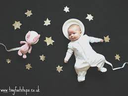 Maybe you would like to learn more about one of these? Home Newborn Photography Ideas Lovely Home Newborn Photography Ideas Four Generations Shoot Newborn Photos Ha Fotoshooting Baby Cool Baby Lustige Babybilder