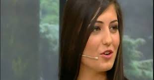 Yaprak Hanim Zuhal Topal Kimdir Nereli Meslegi Yasi Kisaca Hayati Yaprak Kina Hayat