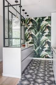 Dans la troisième capsule, on vous dit comment couper un comptoir, on vous donne des trucs pour votre céramique au mur et il. 13 Idees Pour Utiliser Le Papier Peint En Decoration Mariekke