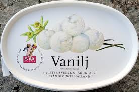 All vår glass produceras i sverige med råvaror av högsta kvalitet, vi använder företrädesvis närproducerade svenska råvaror, såsom färsk grädde, mjölk och bär. Sia Glass Vanilj 1 5 L