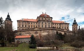 Pin Von Margaret Landa Auf Czech Republic West Bohemia My Favourite Places In 2020 Kloster Historische Hauser Immobilien Kaufen