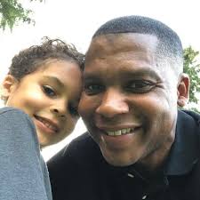 larry uzzle (@luzzle75)