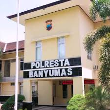 Kerahkan Water Canon, Kapolresta Banyumas Kombes Pol Whisnu Caraka SIK, suplai air bersih di Desa Kaliputih Kec. Purwojati Kab. Banyumas, Jumat (4/9). , . , #quickwinspolri, @sabhara_banyumas , ...