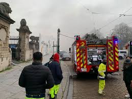 Brusselde brusselse brandweer is deze avond massaal naar de gebouwen van de bozar getrokken de brand ontstond kort na 16 uur. Ofccsiwalmm Km