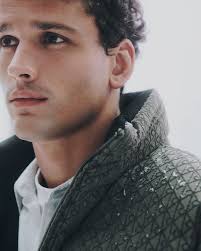 Clean fit. Clear mindset. ❄️🧥 This season, Calvin Klein keeps it simple