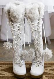 59 Cool Winter Bridal Shoes Boots And Flats To Get Inspired Happywedd Com Winter Wedding Shoes Winter Wedding Boots Wedding Boots