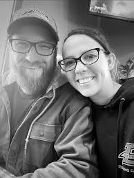 A big ole' smoochy thank you to these ladies for helping me get a new  updated pic... It takes a village guys to get this mess ready for a  picture! 😂😂🙈 Insane