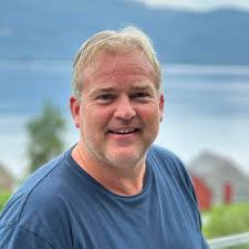 👑EN KLUBBLEGENDE RUNDER 60 ÅR! Knut Hagen har kanskje vært like viktig for  unge, lokale fotballspillere som Kristian Kakken Finborud var i sin tid. I  dag fyller den tidligere midtbanesliteren med den