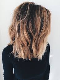1001 Conseils Et Idees Pour Adopter Le Carre Ondule Cheveux Carre Long Coiffure Carre Mi Long Coiffure Mi Long