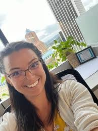 Lori Delong's Instagram, Twitter & Facebook