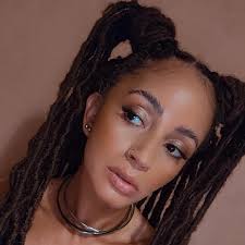 Se você conhece meu pai, sabe que é impossível não dar pelo menos uma  risadinha trocando ideia com ele. Sabe que é impossível assistir ele  tocando e não se animar também. Eu,