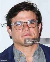 Lou Howe's Instagram, Twitter & Facebook