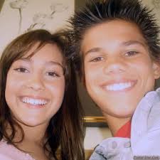 Girl from Tv Show That Has Pink Hair