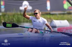 Először csak egy próbáról volt szó, de az olyan jól sikerült, hogy azóta is egy hajóban evezünk. Bela Somogyi Posts Facebook