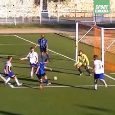 Lad Misses Open Goal 😄😱