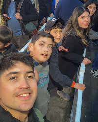 Se pasa de vergas el guionista de mi vida, pero qué buen soundtrack.