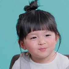 おうちで簡単 女の子向け 前髪ラウンドカットの切り方 動画 キッズ ヘアスタイル 女の子 こども ヘアスタイル 子供 前髪 カット