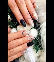They can be bold or minimal, striking or classic, fun or dramatic. Black Silver Acrylicnails Nails Blush And Strass Facebook