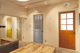 ホームズ カラフルポップ アメリカンシネマな家 リノベーション ドア おしゃれ ドア 家