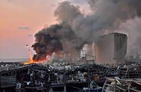 A violent expansion or bursting with noise, as of gunpowder or a boiler (opposed to implosion). Explosion In Beirut Zeugen Berichten Das War Wie Eine Atomexplosion Panorama Stuttgarter Nachrichten
