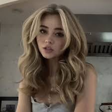 Tessa Sweeney's Instagram, Twitter & Facebook