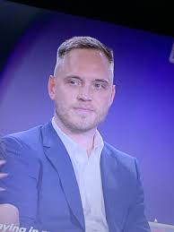 Digging Jimmy's new look : r/LoveIsBlindNetflix