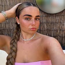 Casey Olivia Burnside (@caseyburnsidexx) • Threads, Say more