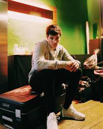 Heute sind wir mit dem ganzen team in dresden!! Das Ist Der Neue Anti Rassismus Song Von Wincent Weiss Promiflash De