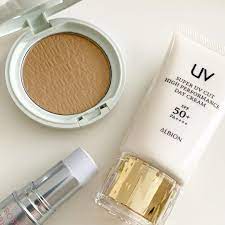 アルビオンの2021春夏ベースメイク uvアイテムをご紹介 ２枚目 アルビオン ホワイトレア エアー spf40 pa 5 000 ケース込み 2021 ベースメイク アルビオン 目