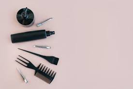 Flat Lay Minimal Composition With Black Hair Salon Tools Vintazh Parikmaherskie Vizitki Parikmaherov Dizajn Modnogo Logotipa